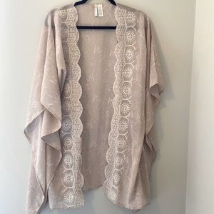 NWT Japna Kimono Top with Eyelet Lace Trim (one size)
